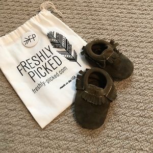 Freshly Picked olive suede baby moccasins Sz1